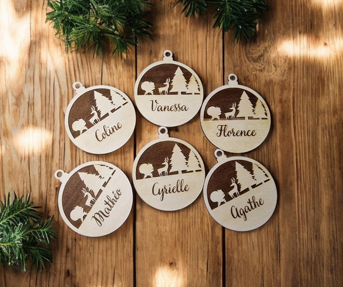Boule de Noël personnalisable en bois Gravée avec prénom surnom - Cadeau unique et artisanal