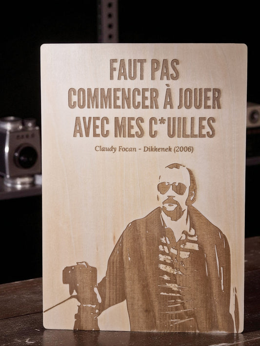Plaque humoristique en bois Dikkenek (Claudy Focan) cadeau original fan humour belge