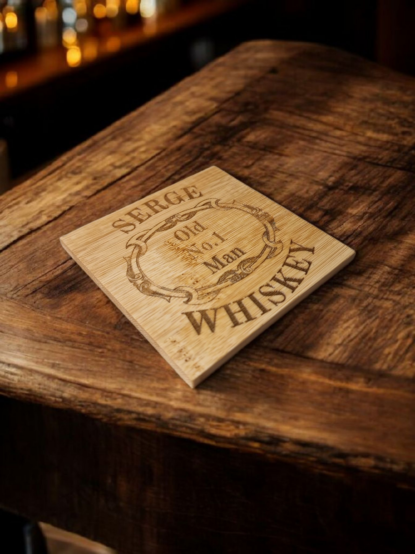 Sous-verre en Bambou Personnalisé - Thème Whisky - Cadeau Personnalisable avec Prénom / Pseudo - Accessoire Élégant 10x10 cm